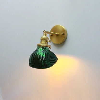 Elegant Traditional Wall Light - Fesara