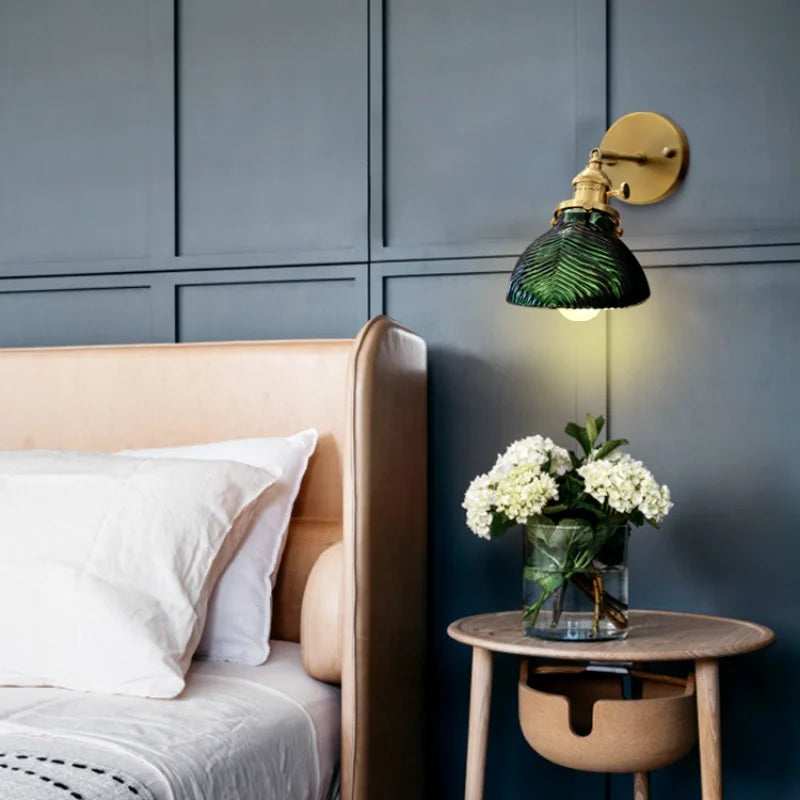Elegant Traditional Wall Light