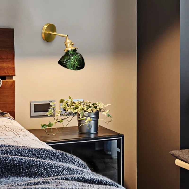 Elegant Traditional Wall Light