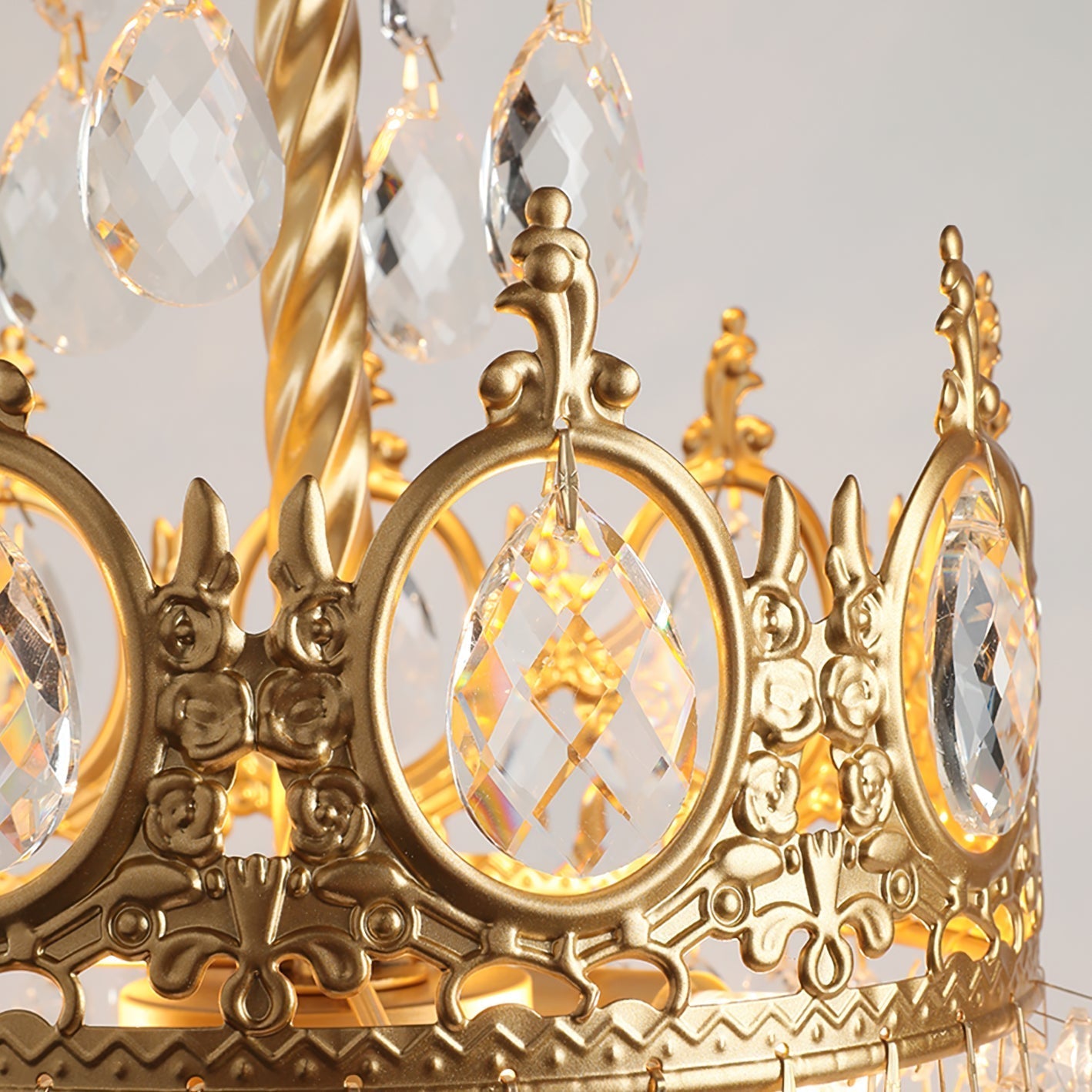 Luxurious Glass Table Lamp with Metallic Base
