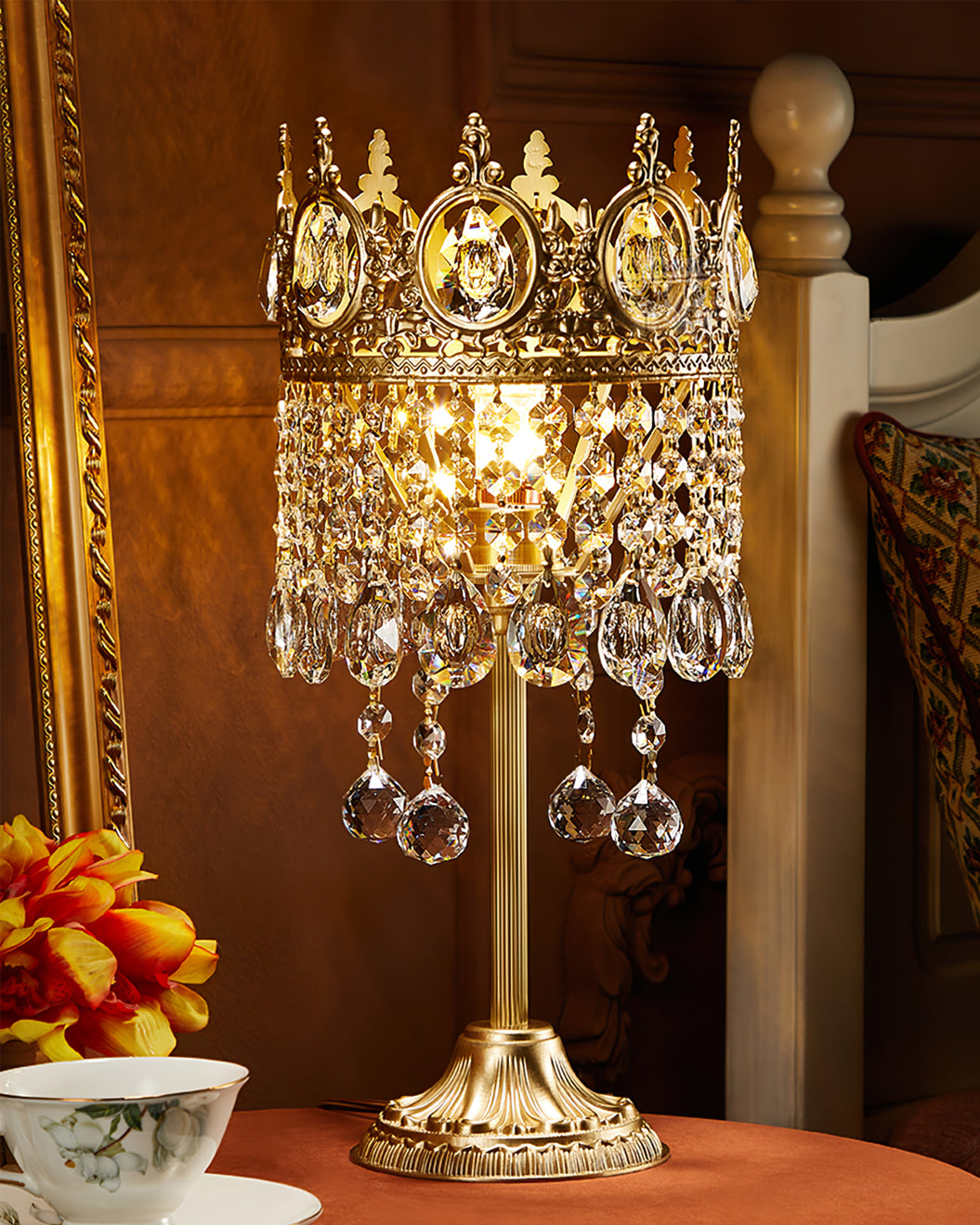 Luxurious Glass Table Lamp with Metallic Base