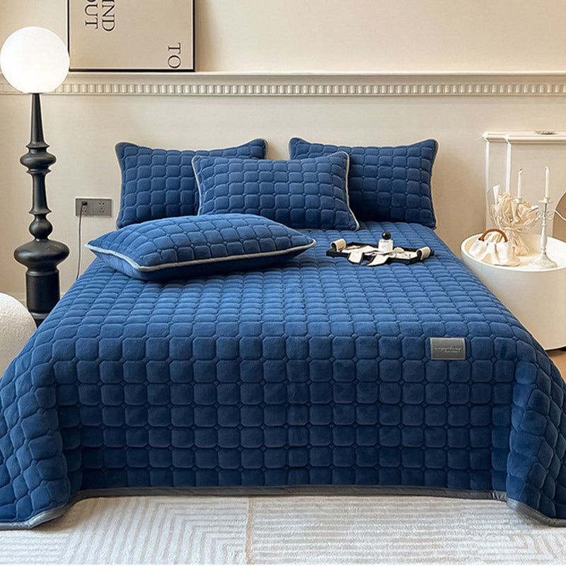Cozy Plush Throw Blanket with Textured Pattern