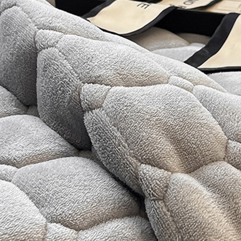 Cozy Plush Throw Blanket with Textured Pattern