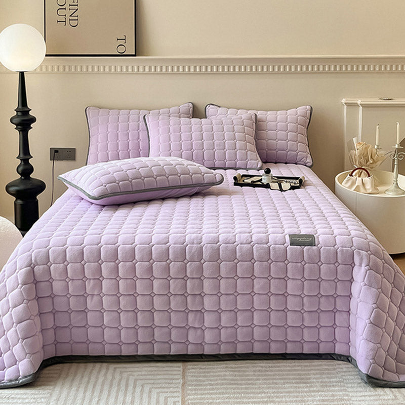 Cozy Plush Throw Blanket with Textured Pattern
