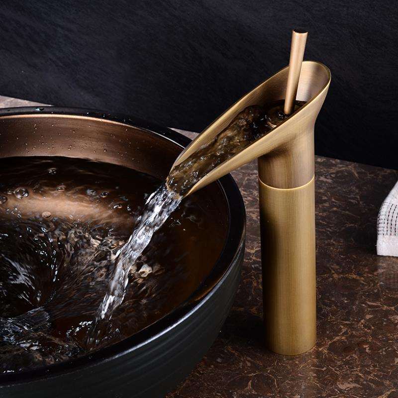 Classic Brass Bathroom Faucet - Traditional Mixer Tap - Fesara