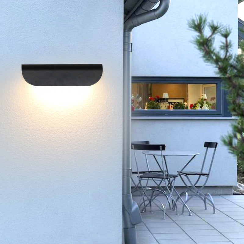 Fesara | Contemporary Weatherproof Outdoor Wall Light