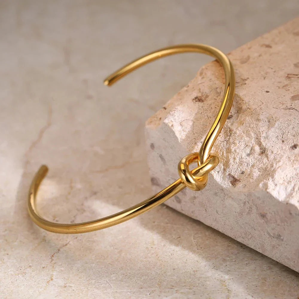 Elegant Twist Bracelet