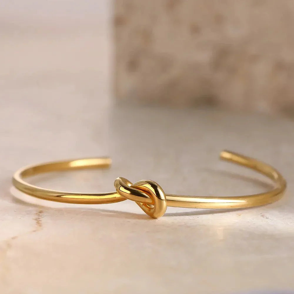 Elegant Twist Bracelet