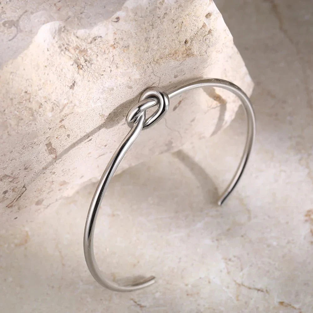 Elegant Twist Bracelet