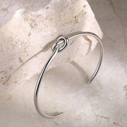 Elegant Twist Bracelet