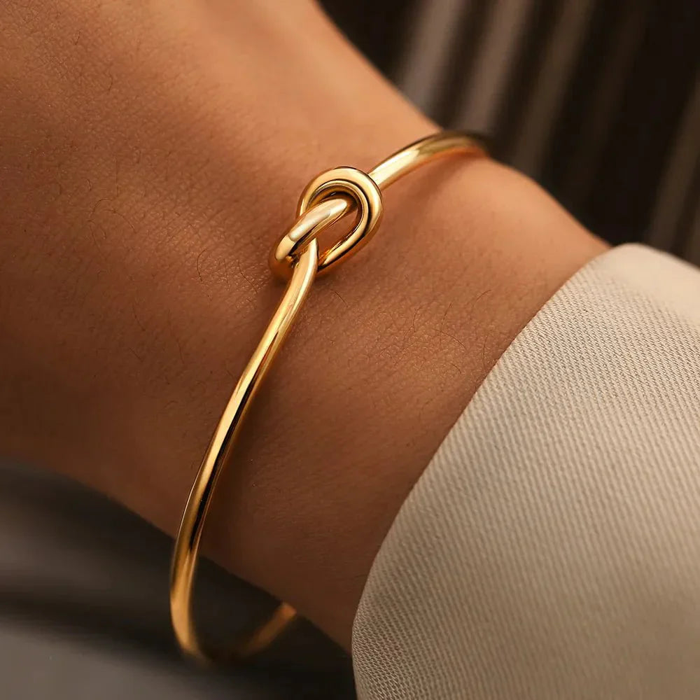 Elegant Twist Bracelet - Fesara