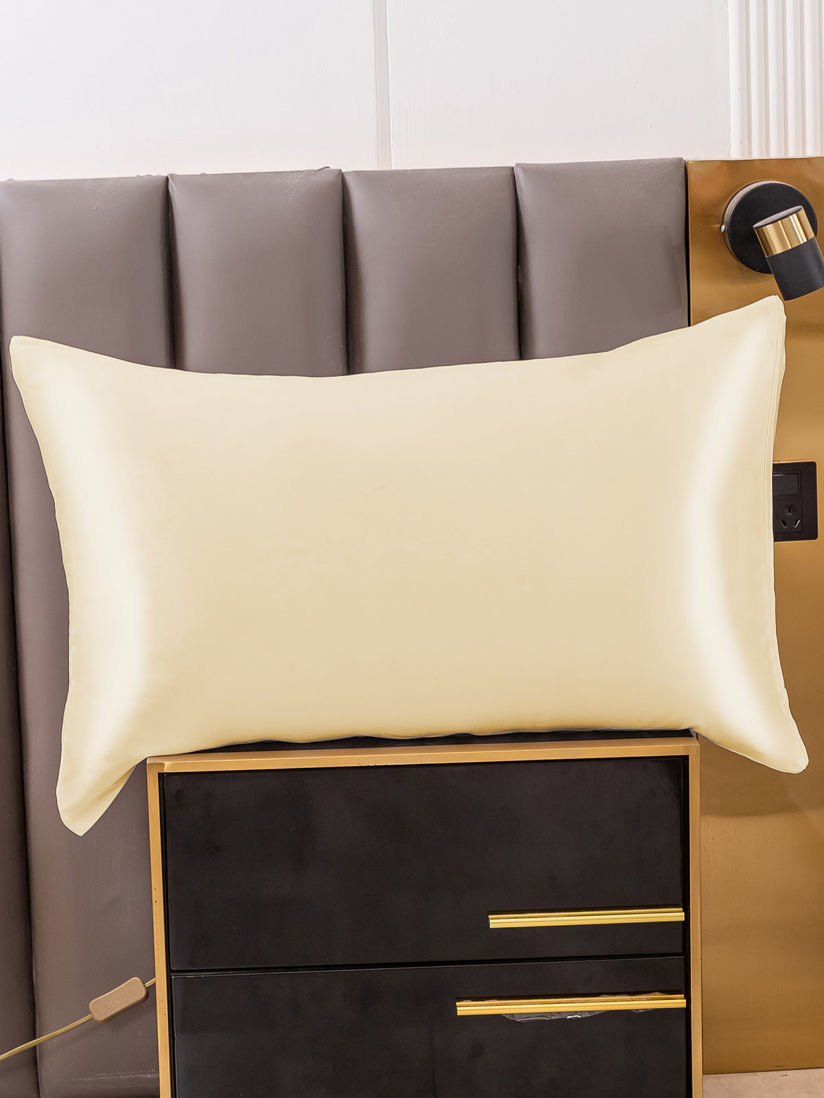 Soft 100% Silk Pillowcase with Hidden Zipper Closure