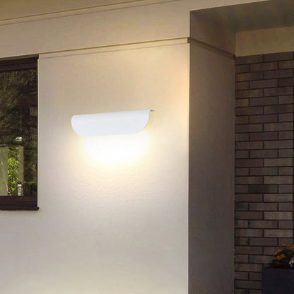 Fesara | Contemporary Weatherproof Outdoor Wall Light