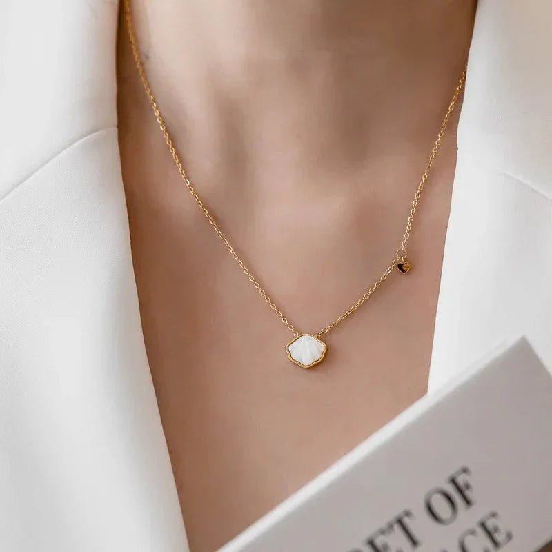 Delicate Beach Shell Pendant Necklace - Fesara