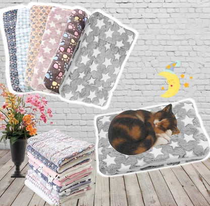 Plush Pet Blanket - Warm Fuzzy Throw with Cats - Fesara
