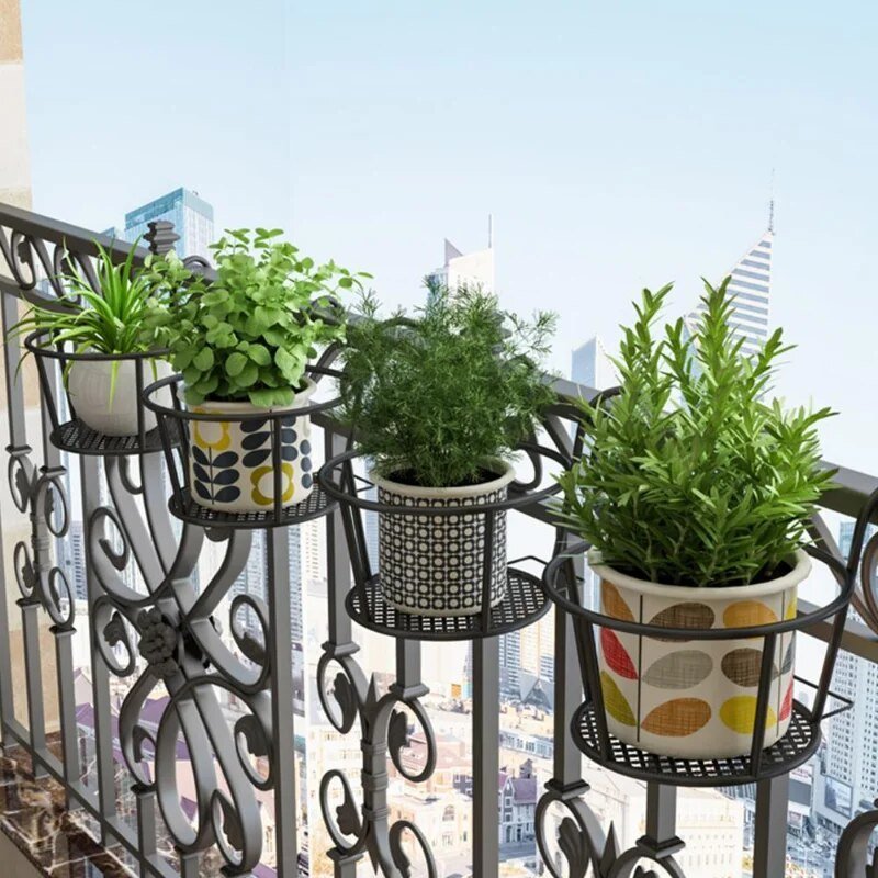 Beautiful Outdoor Hanging Plant Decor