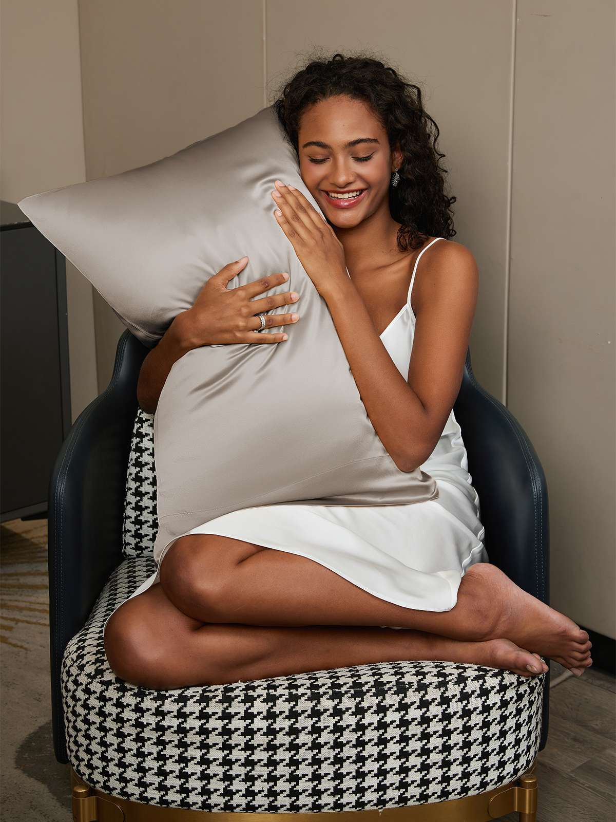 Luxury Mulberry Silk Pillowcase with Concealed Zipper