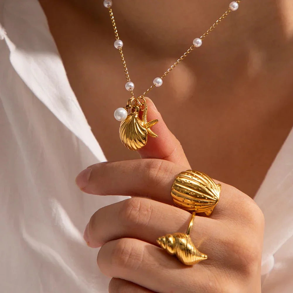 Delicate White Pearl Shell Pendant Necklace