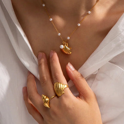 Delicate White Pearl Shell Pendant Necklace
