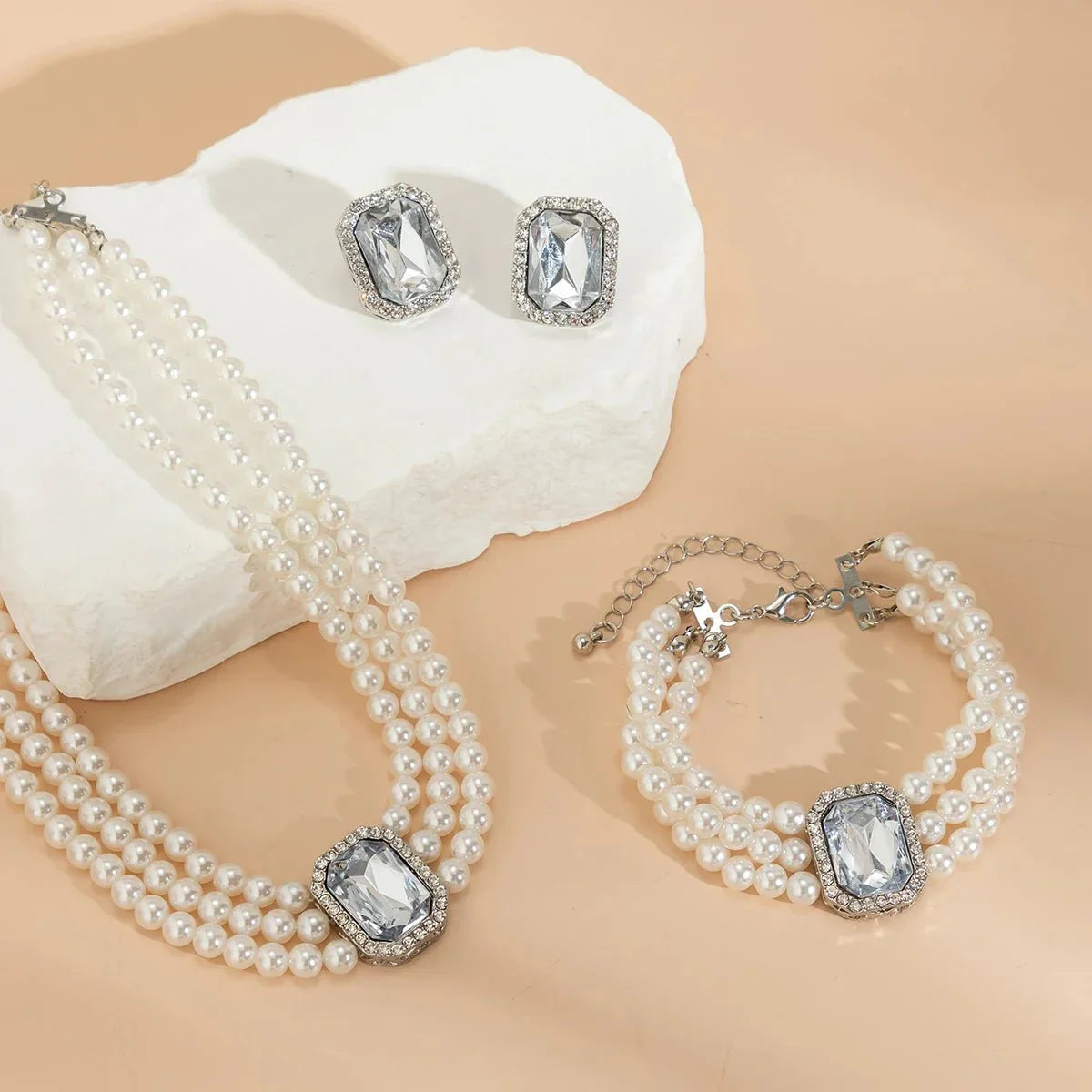 Luxurious Pearl and Diamond Jewelry Set