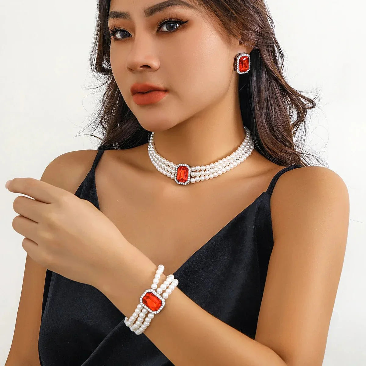 Luxurious Pearl and Diamond Jewelry Set