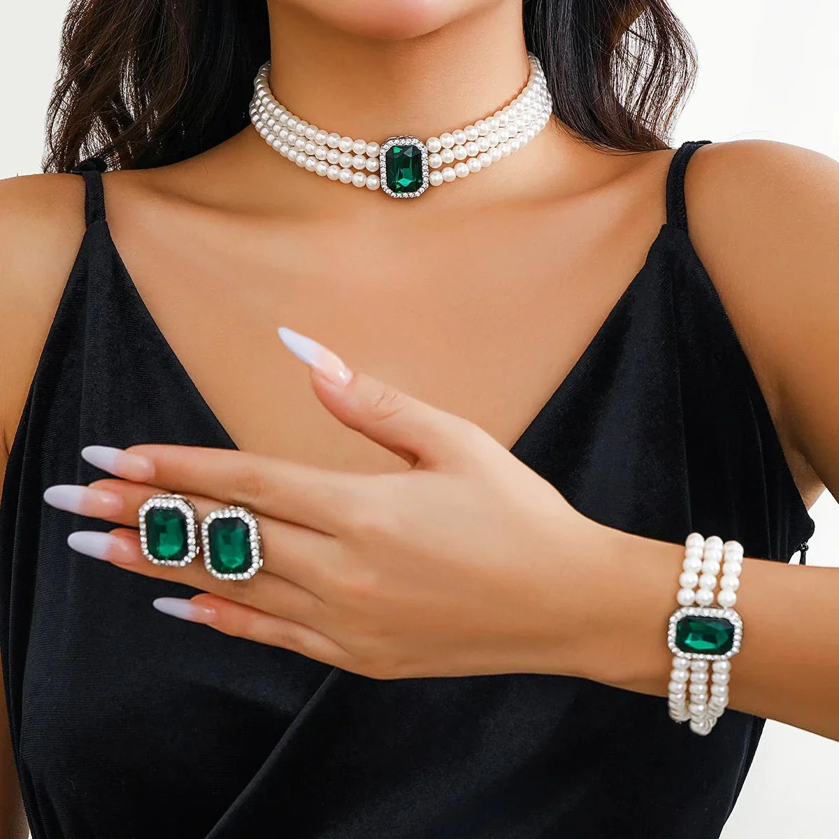 Luxurious Pearl and Diamond Jewelry Set