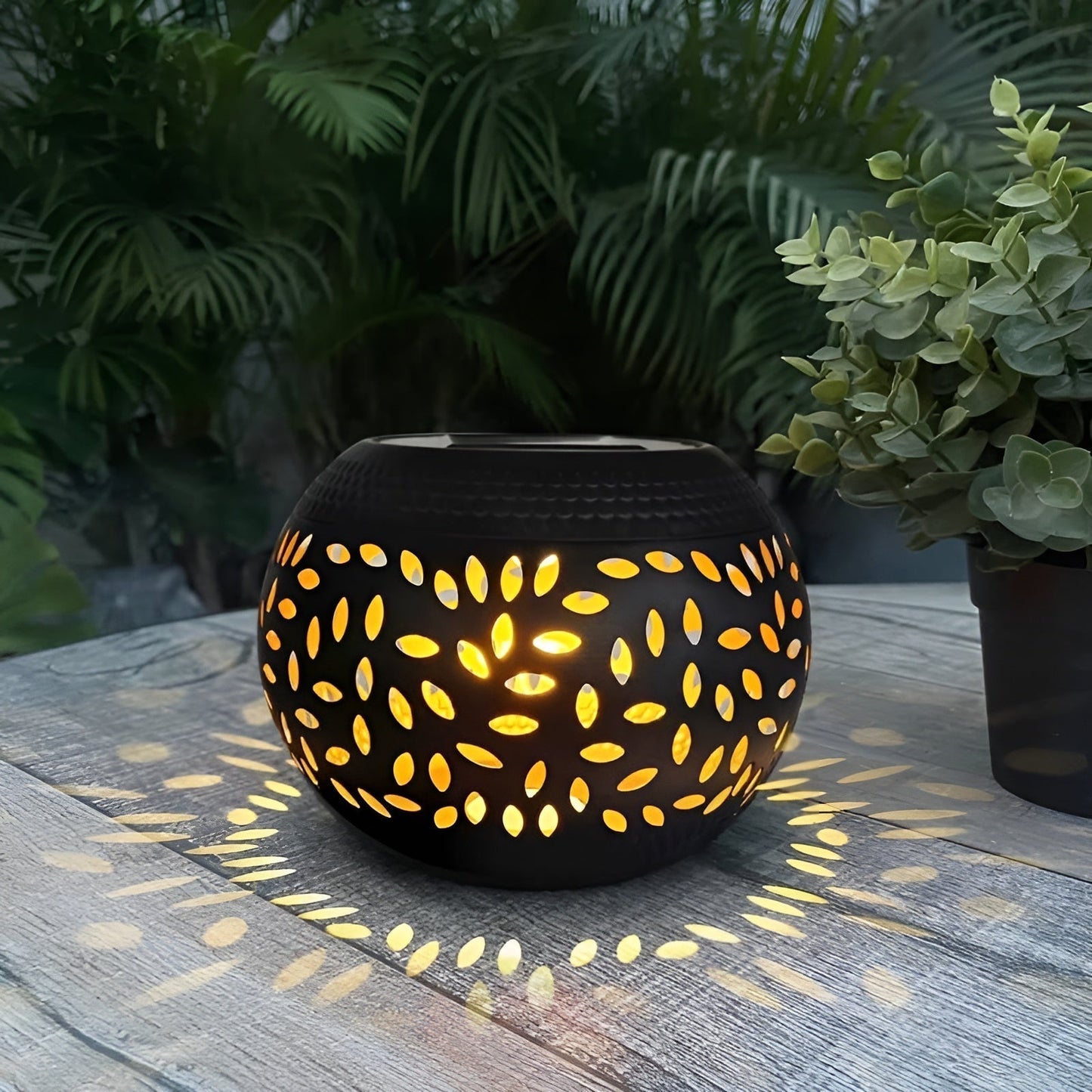 Stylish Solar Garden Lamp with Dots