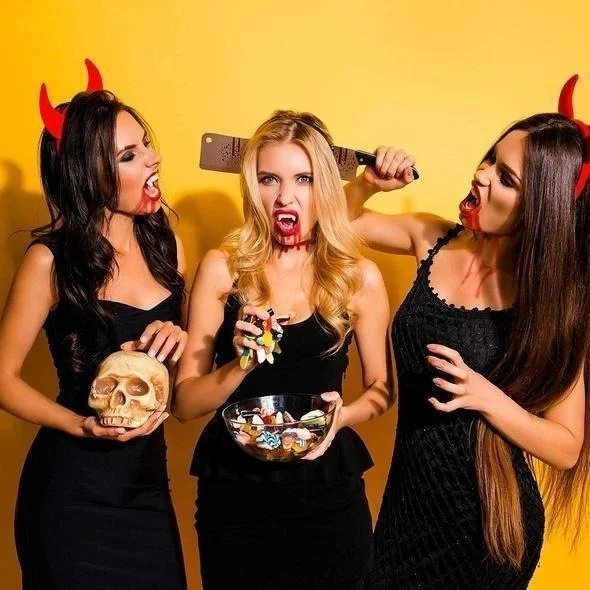 Easy Fit Retractable Vampire Teeth