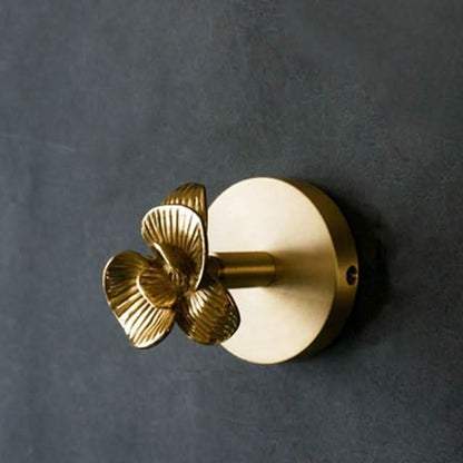 Stylish Animal Shaped Wall Hook Rack with Gold Finish