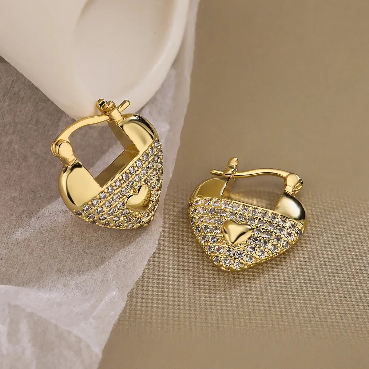 Luxurious Crystal Heart Drop Earrings - Fesara