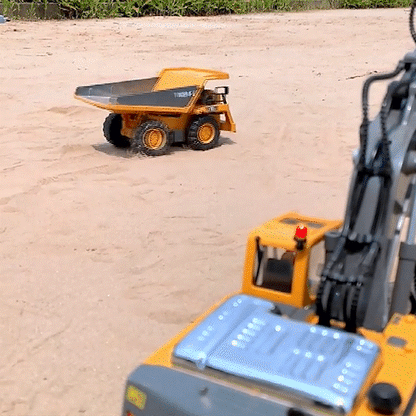 Fesara RC Truck - 2 in 1 Stunt and Digging Vehicle