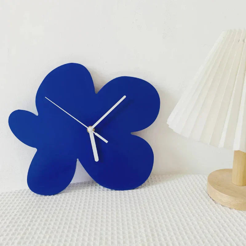 Simple Navy Wall Clock – Quiet Modern Quartz Timepiece