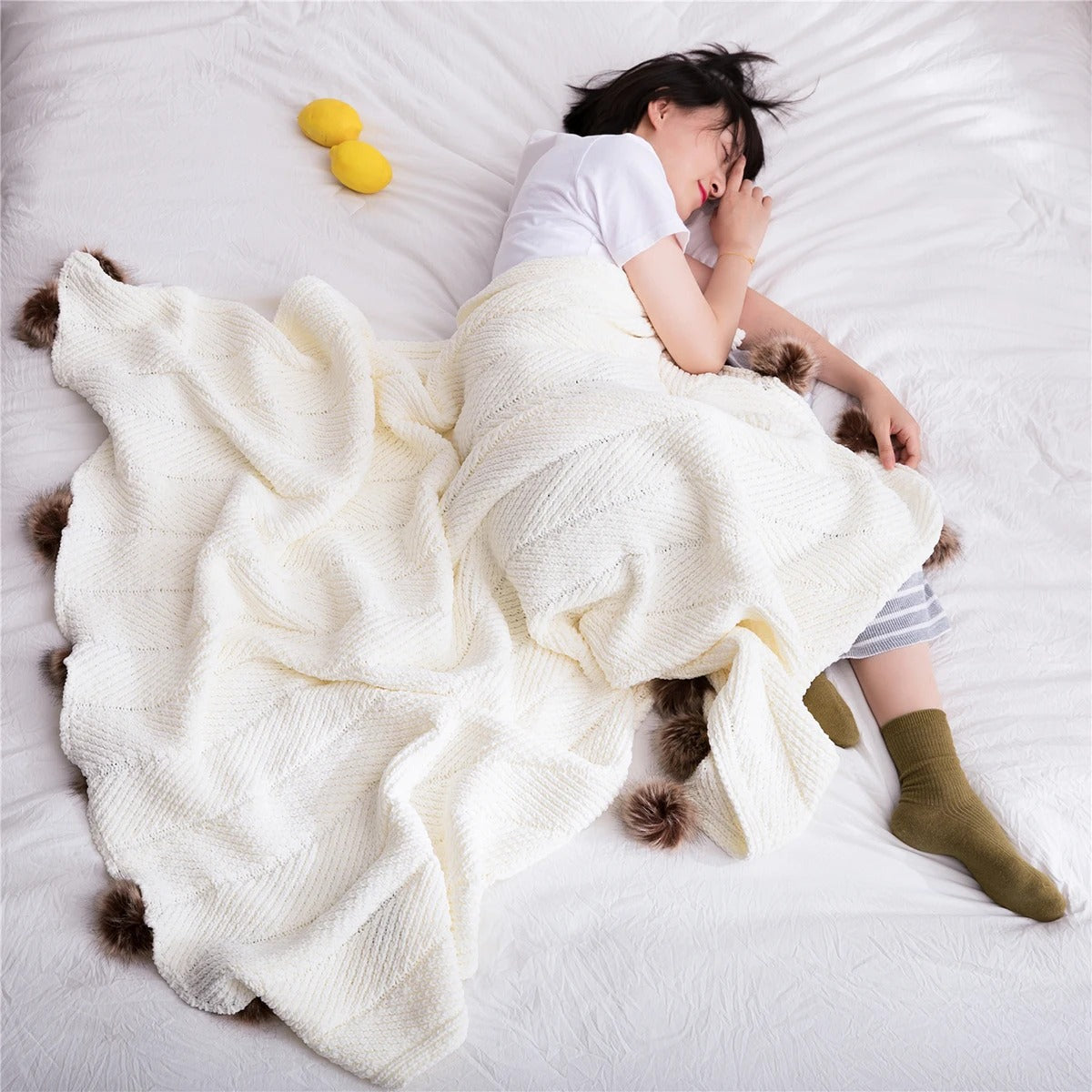 Soft Pom Pom Plush Throw Blanket