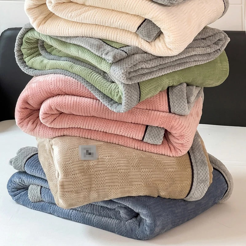 Plush Fleece Throw Blanket – Cozy and Warm