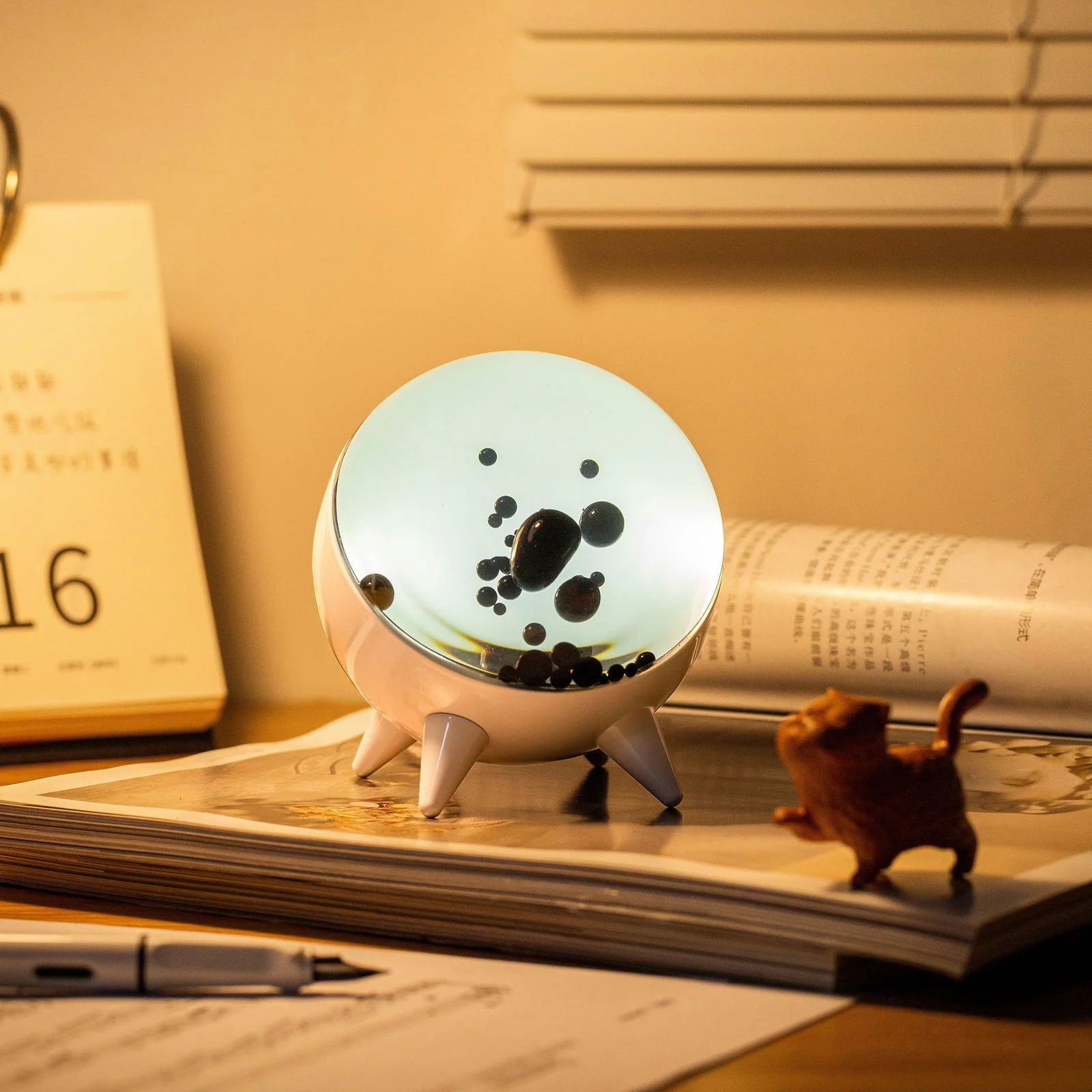 Colorful Sound Sensitive Ferrofluid Lamp - Fesara