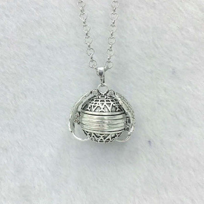Sparkling Wing Shaped Pendant Necklace