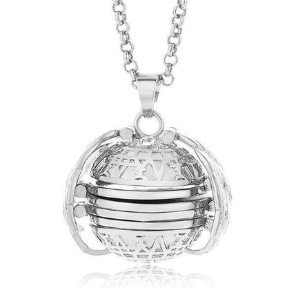Sparkling Wing Shaped Pendant Necklace