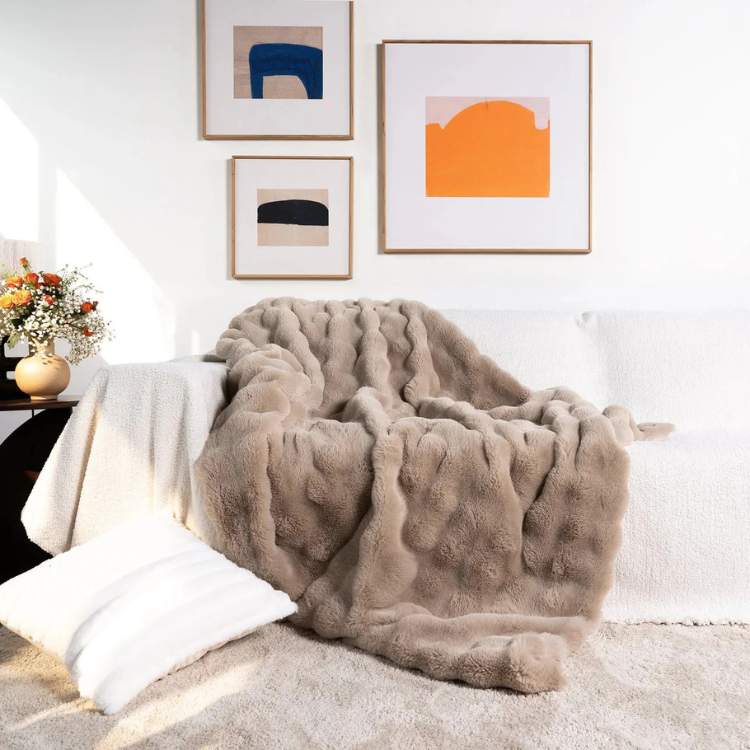 Soft Faux Fur Heavy Throw Blanket - Fesara