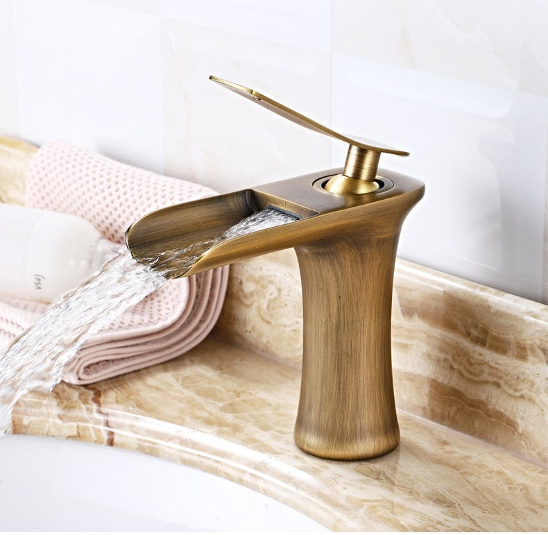 Luxury Bathroom Faucet - Contemporary Water Flow Design