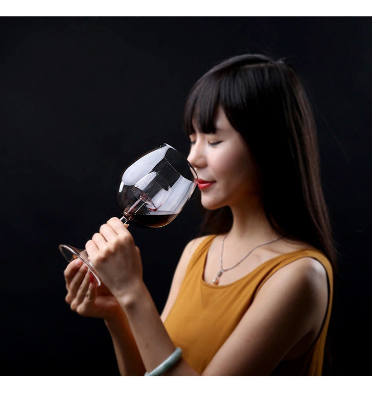Stylish Fountain Design Wine Glass