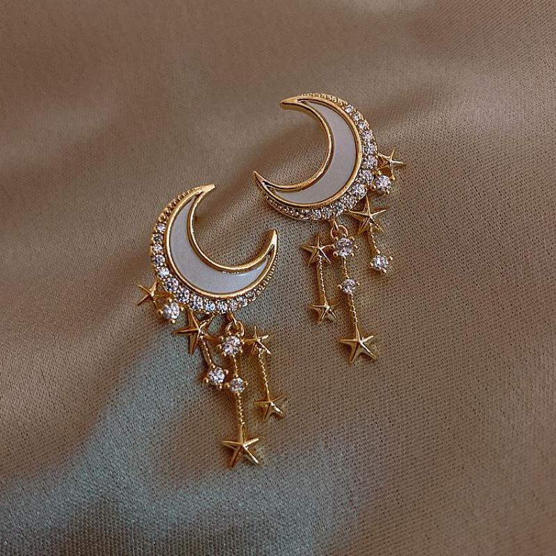 Korean Inspired Crescent Moon Earrings - Fesara