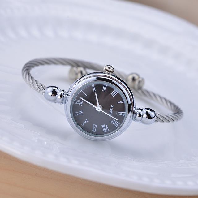 Classic Vintage Women's Leather Wrist Watch - Fesara