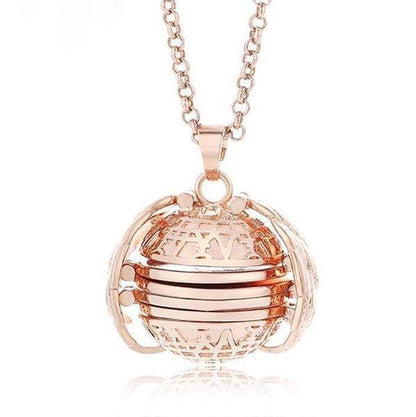 Sparkling Wing Shaped Pendant Necklace