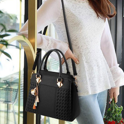 Stylish Women's Handbag with Chain Tassel Detail
