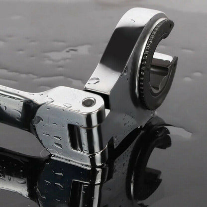 Compact Adjustable Pipe Wrench for Tight Spaces