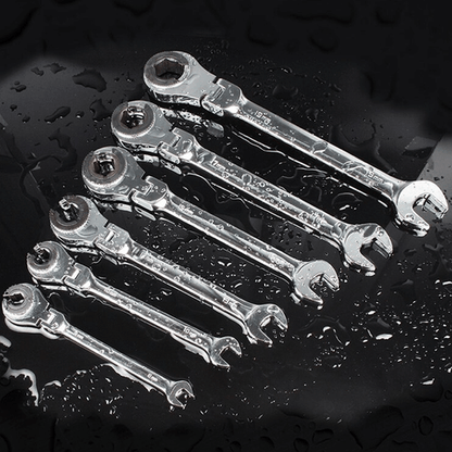 Compact Adjustable Pipe Wrench for Tight Spaces