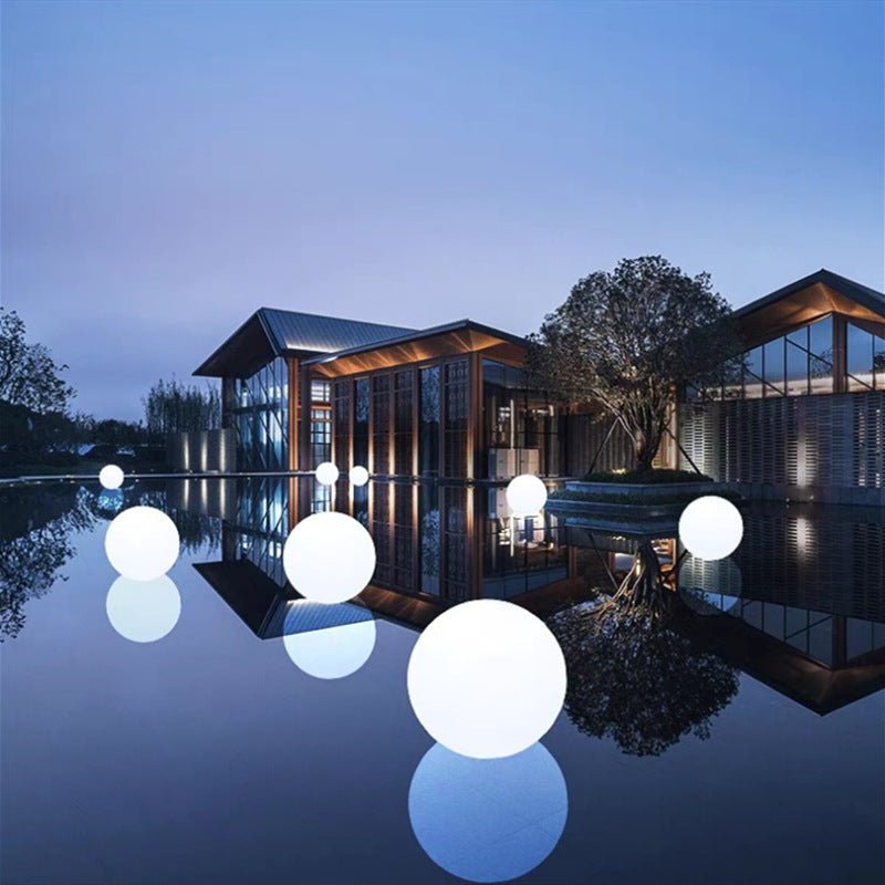 Outdoor Solar Globe Lamp