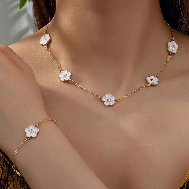 Elegant Silver Clover Jewelry Set - Fesara
