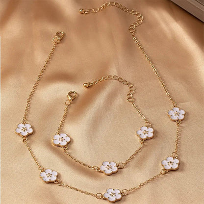 Elegant Silver Clover Jewelry Set
