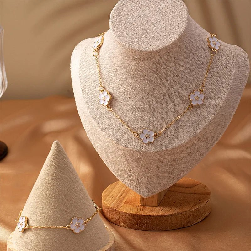 Elegant Silver Clover Jewelry Set